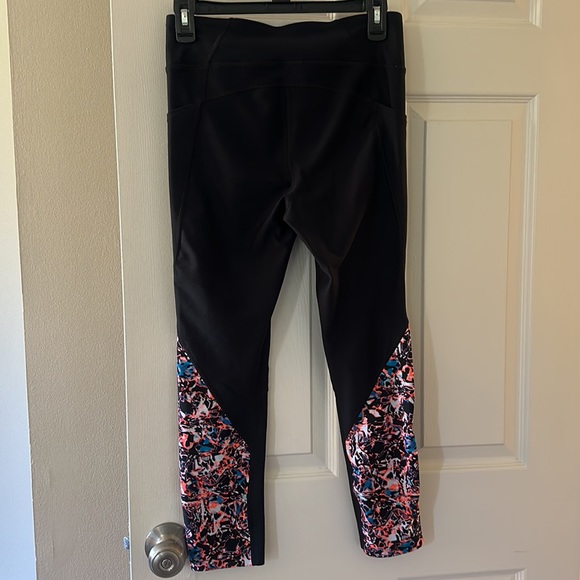 Under armor compression yoga pants/leggings with side pockets - Picture 6 of 9
